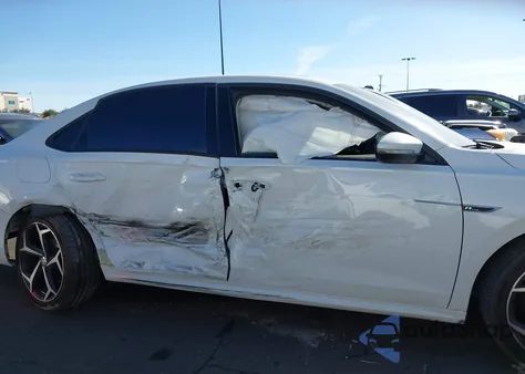 2020 Volkswagen Passat 2.0T R-Line z USA, uszkodzony, nr VIN 1VWMA7A39LC014334